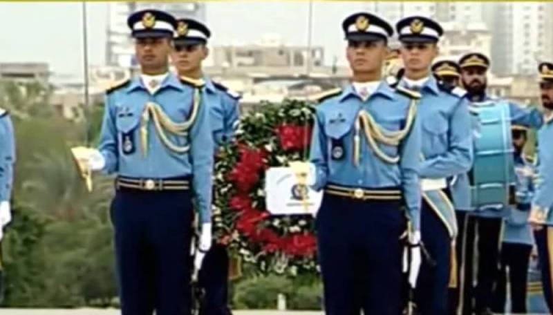 یوم دفاع ,کراچی میں مزار قائد پرگارڈز کی تبدیلی کی پروقار تقریب,شہدا کو خراج عقیدت پیش 