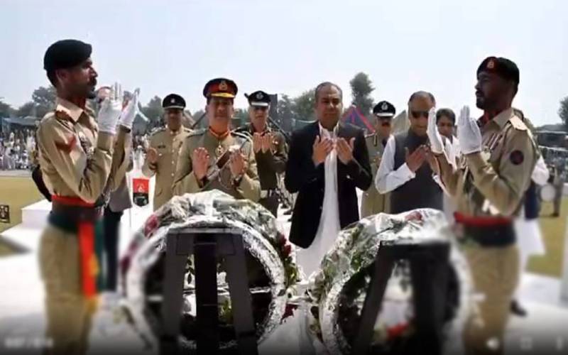 یوم دفاع ، نگران وزیراعلیٰ محسن نقوی کی کینٹ میں یادگار شہداء پر حاضری