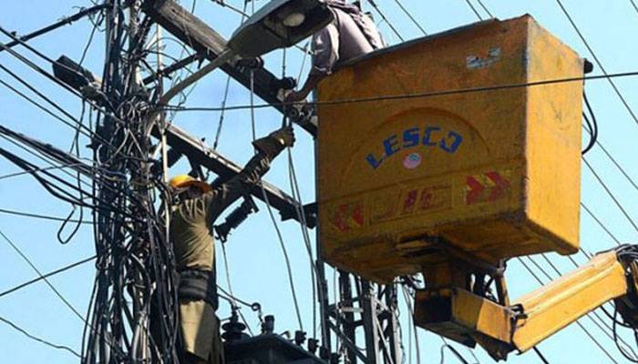 بجلی چوری پکڑی جانے پرمسلح افراد  کالیسکو ٹیم پر حملہ، ڈنڈے برسادیئے