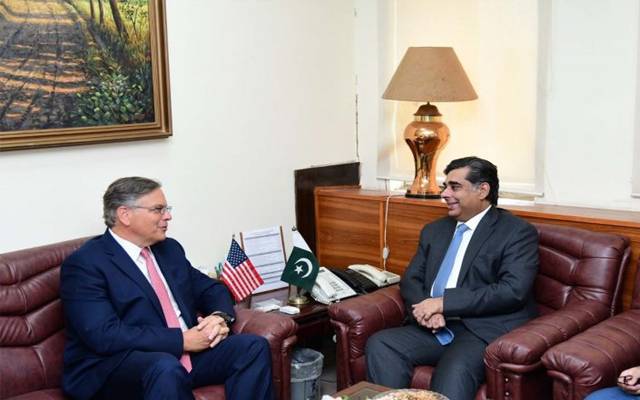 امریکی سفیر ڈونلڈ بلوم کی نگراں وزیر تجارت گوہر اعجاز سے ملاقات
