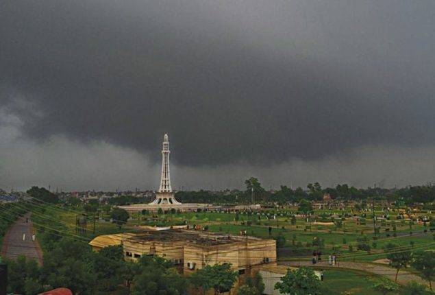 شہر لاہور میں موسم کی روانی برقرار، شہر کا مطلع جزوی طور پر ابر آلود ہے 