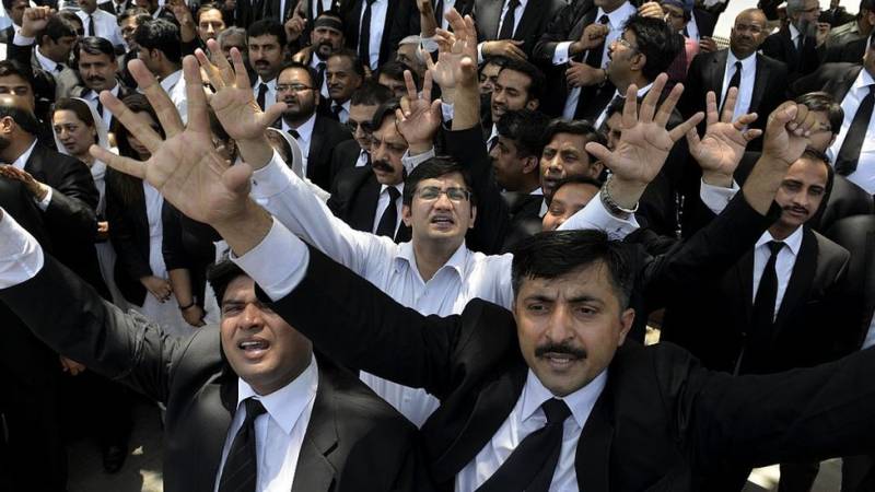 بدترین مہنگائی کیخلاف وکلاء نے ہڑتال کی کال دیدی
