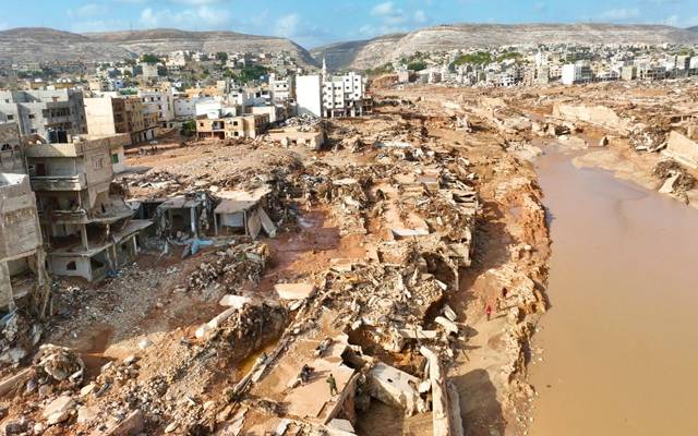 لیبیا کے مشرقی شہر درنہ میں سیلاب کے سبب بدترین تباہ کاریوں کے بعد اب تک کم از کم 6 ہزار افراد ہلاک جبکہ 10 ہزار شہری تاحال لاپتہ ہیں۔ مقامی انتظامیہ نے سیلاب کے نتیجے میں ہلاک ہونے والوں کی اصل تعداد اس سے کہیں زیادہ ہونے کا خدشہ ظاہر کیا ہے۔