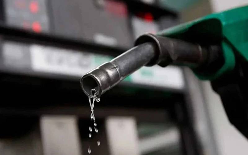 پیٹرول کی قیمت بڑھے گی یا برقرار رہے گی؟ نگران وزیراعظم نے اجلاس بلالیا