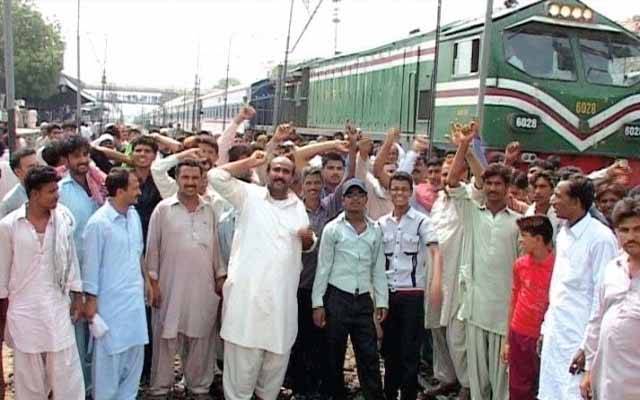 ریلوے ملازمین کی تنخواہیں تاخیر کا شکار، آل پاکستان سٹیشن ماسٹر یونین کا ملک گیر احتجاج کا اعلان