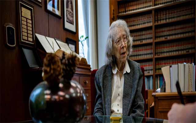 غصے کی وجہ سے 96 سالہ امریکی خاتون جج معطل