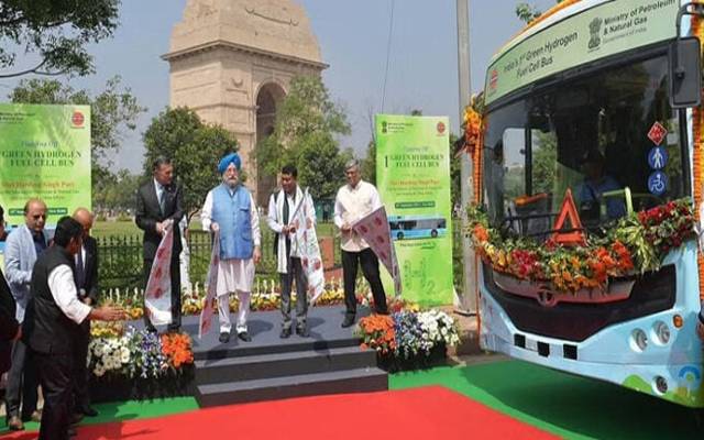 بھارتی دارالحکومت نئی دہلی میں پہلی بار گرین ہائیڈروجن سے چلنے والی بس کا افتتاح کردیا گیا۔