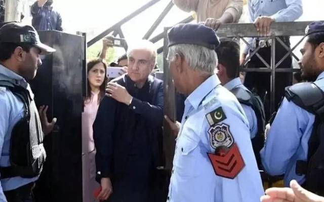 سابق وزیر خارجہ شاہ محمود قریشی سے اہلخانہ کی اڈیالہ جیل میں ملاقات، زیر سماعت مقدمات پر بات چیت