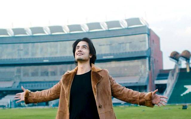 علی ظفر نے ورلڈ کپ کیلئے نیا گانا بنانے کی تیاری پکڑلی