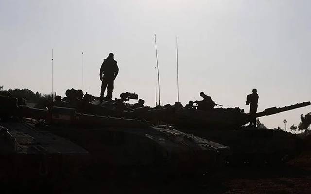 اسرائیلی فوج نے غزہ میں تین طرف سےحملہ کرنے کی دھمکی دے دی۔ اسرائیلی وزیراعظم نیتن یاہو کا کہنا ہے کہ اگلے مرحلے کا وقت آپہنچا ہے۔