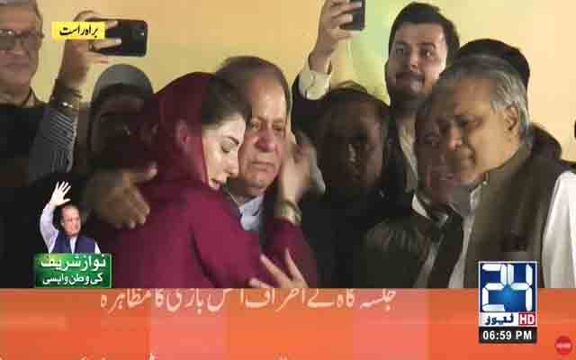 نواز شریف کی جلسہ گاہ آمد، آتش بازی کا شاندار مظاہرہ ، مریم نواز آبدیدہ