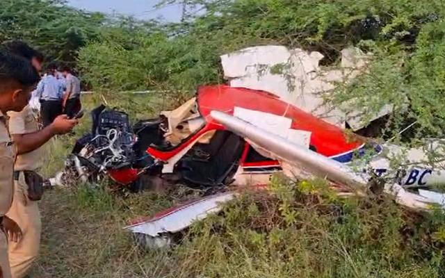  بھارتی ریاست پونے میں تربیتی طیارہ گر کر تباہ ہوگیا جس میں سوار 2  افراد شدید زخمی ہوئے۔