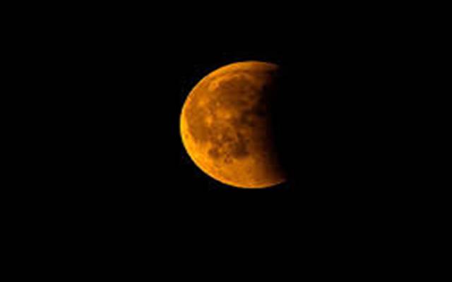 رواں سال کا دوسرا اور آخری جزوی چاند گرہن کل ہوگا جس کا نظارہ پاکستان میں بھی کیا جاسکے گا۔