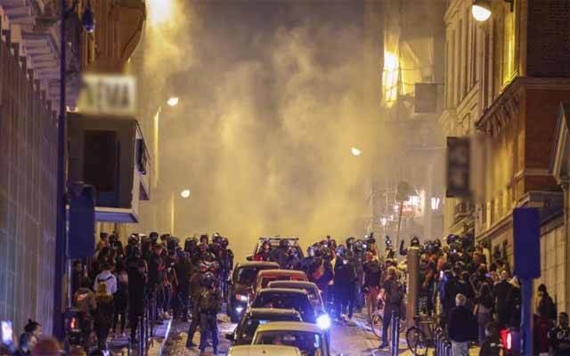 Malgré l’interdiction, plusieurs personnes ont été blessées par les bombardements de la police lors d’une manifestation de soutien à Gaza.