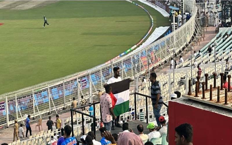پاکستان اور بنگلادیش کا میچ ، بھارت میں فلسطین کا جھنڈا لہرا دیا گیا