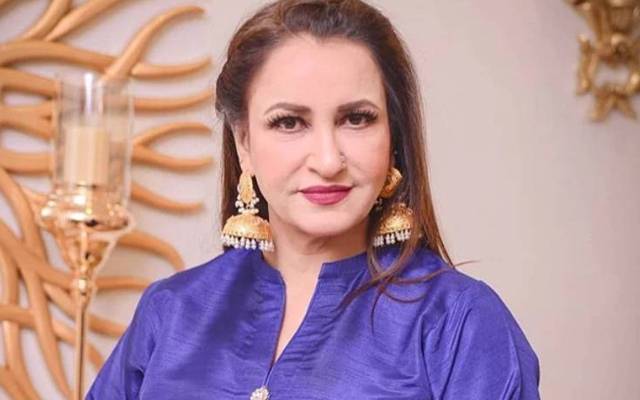 اداکارہ صبا فیصل اپنی مرحوم والدہ کو  یاد کرتے ہوئے جذباتی ہوگئیں۔ ان کا کہنا ہے کہ ’ماں سے منسلک ہر رشتے کی عزت کرتی ہوں۔ ماں کا رشتہ اتنا خوبصورت رشتہ ہے کہ میں اس میں بحث کرہی نہیں سکتی