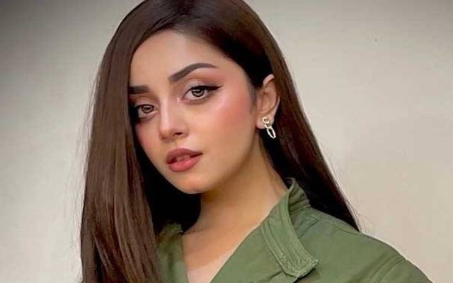  پاکستانی اداکارہ علیزے شاہ نے پہلی بار اپنی خوبصورتی کا راز بےنقاب کردیا۔ 