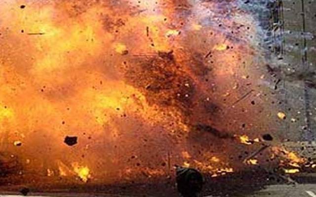  ڈیرہ اسماعیل خان میں ٹانک اڈہ پر پولیس وین کے قریب دھماکا ہوا جس کے نتیجے میں 20 افراد زخمی ہو گئے۔