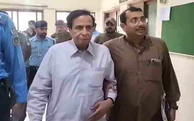 اڈیالہ جیل میں پرویز الہٰی سے انکی فیملی کی ملاقات