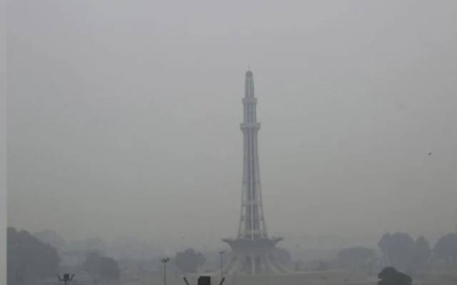 شہر لاہور میں فضائی آلودگی کی شرح میں اضافہ ریکارڈ، لاہور دنیا بھر میں آلودہ شہروں کی فہرست میں دوسرے نمبر پر آگیا ہے۔