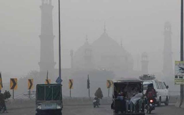   سموگ کے خاتمے کیلئے پنجاب کے 8 شہروں میں آج سے لاک ڈاؤن کا نفاذ ہوگا۔