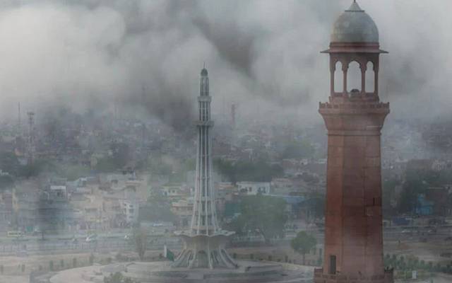 شہر میں فضائی آلودگی کے گہرے بادل تاحال برقرار، لاہور دنیا بھر کے آلودہ ترین شہروں کی فہرست میں دوسرے نمبر پر آگیا۔