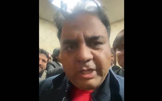 ڈوئل کیرج وے منصوبہ؛نیب نے فواد چودھری کو طلبی کا نوٹس بھیج دیا