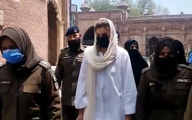  پولیس گاڑیاں جلانے کے مقدمے میں پاکستان تحریک انصاف کی کارکن خدیجہ شاہ کی درخواست ضمانت پر سماعت 13 نومبر تک ملتوی کر دی گئی۔