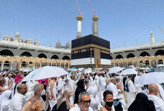 حج کے خواہشمند افراد کیلئے اچھی خبر، حکومت نے پیکج میں کمی کردی