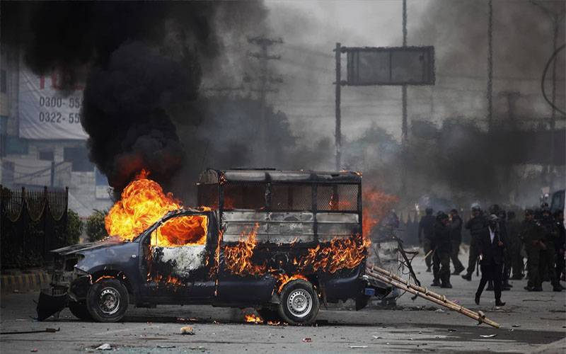زمان پارک کے سامنے پولیس کی گاڑیاں جلانے کا کیس، سماعت 29 نومبر تک ملتوی