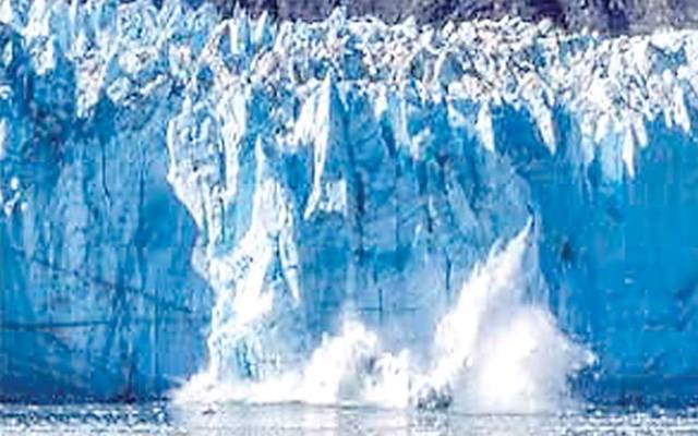 کراچی سے بھی بڑا برفانی تودہ 37 سال بعد سمندر میں بہنے لگا