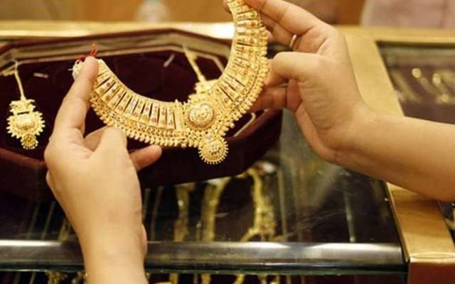 سونا خریدنے والوں کیلئے اہم خبر آگئی، ملک میں سونے کی قیمت میں اضافہ ریکارڈ کیا گیا ہے۔ 
