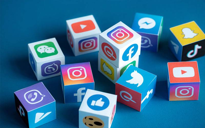 سوشل میڈیا کس طرح معاشرے میں حسد پیدا کر رہا ہے؟