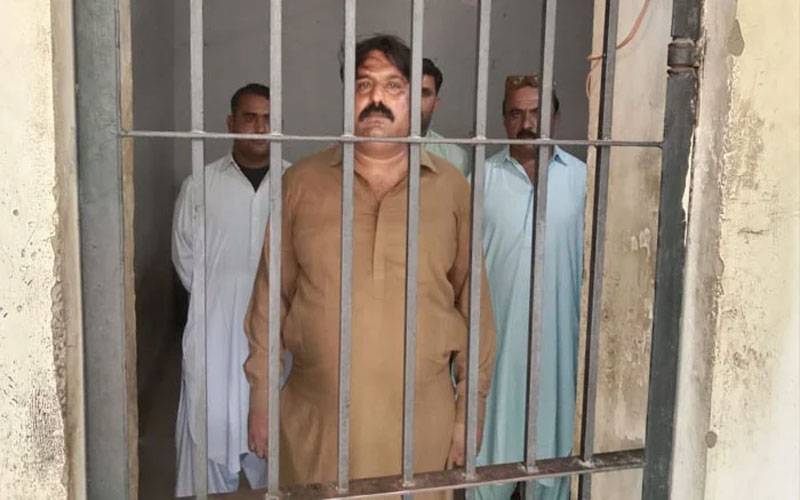 قومی کرکٹرز صہیب مقصود اور عام یامین سے پیسے لینے والے سندھ پولیس کے اہلکار گرفتار