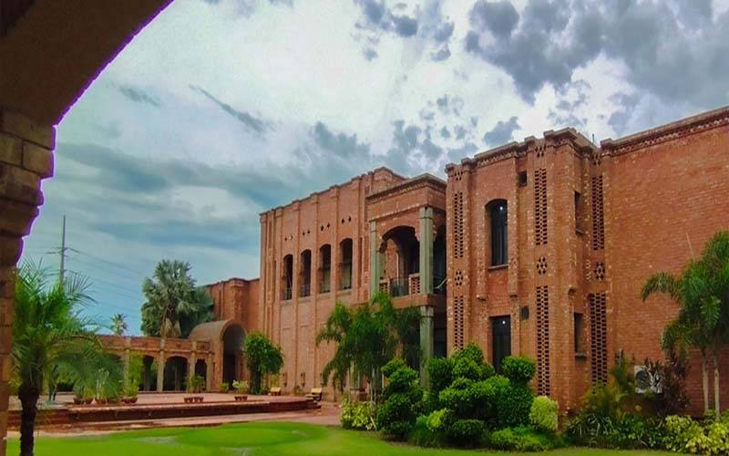 کامسیٹس یونیورسٹی کا فیکٹری ملازمین کے بچوں کو فری تعلیم دینے کا اعلان 