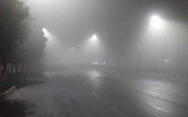 ملتان اور اوچ شریف میں شدید دھند کے باعث موٹروے ٹریفک کیلئے بند 