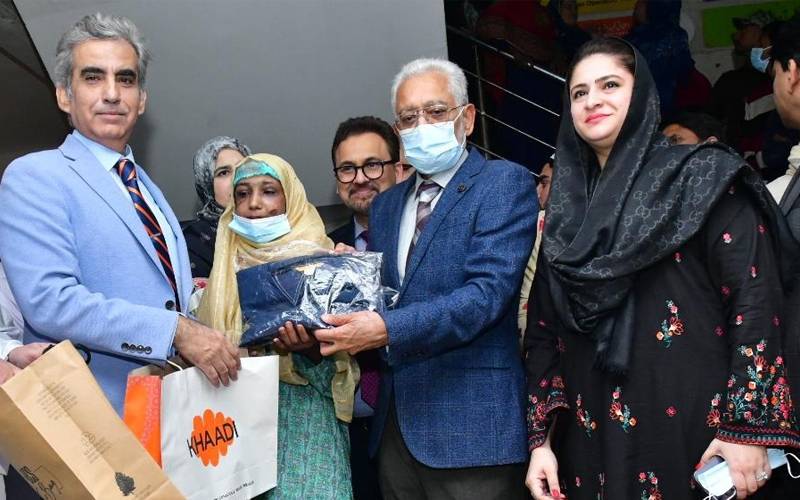 تشدد کا شکار کم سن گھریلو ملازمہ رضوانہ مکمل صحت یاب، وزیر اعلیٰ پنجاب نے اہم اعلان کر دیا 