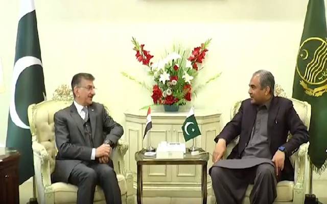 وزیراعلیٰ محسن نقوی نے عراق کے سفیر حامد عباس لفطا سے ملاقات کی۔ ملاقات میں باہمی دلچسپی کے امور ، دوطرفہ تعلقات بڑھانے سےمتعلق بات چیت کی گئی ساتھ ہی مذہبی سیاحت اور ثقافت کے فروغ پر بھی گفتگو کی گئی۔