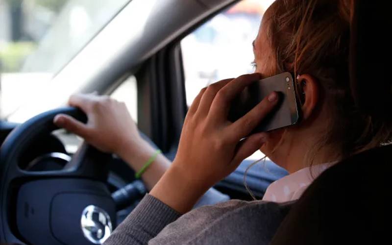 دوران ڈرائیونگ فون سننے پر مقدمہ درج 