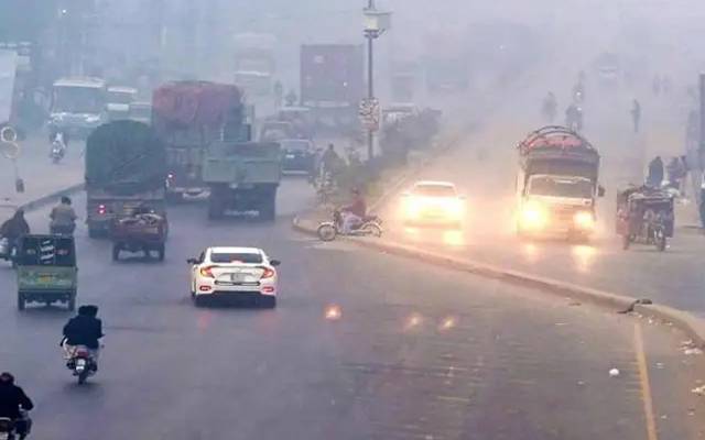  شہر لاہور آلودگی کے اعتبار سے دنیا بھر میں تیسرے نمبر پر آگیا جبکہ ملک بھر میں اے کیو آئی کے اعتبار سے لاہور 225 کے ساتھ دوسرے نمبر پر ہے۔