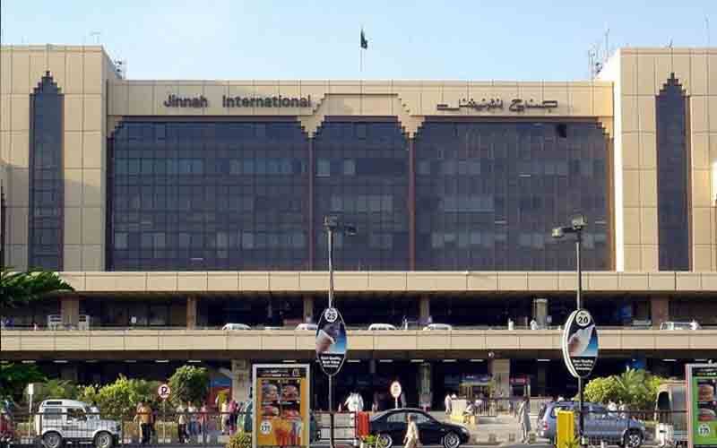 جناح انٹرنیشنل ایئرپورٹ پر بجلی کی فراہمی معطل، مسافر پریشان
