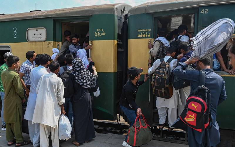 پشاور سے کراچی کیلئے عوام ایکسپریس ٹرین بحال