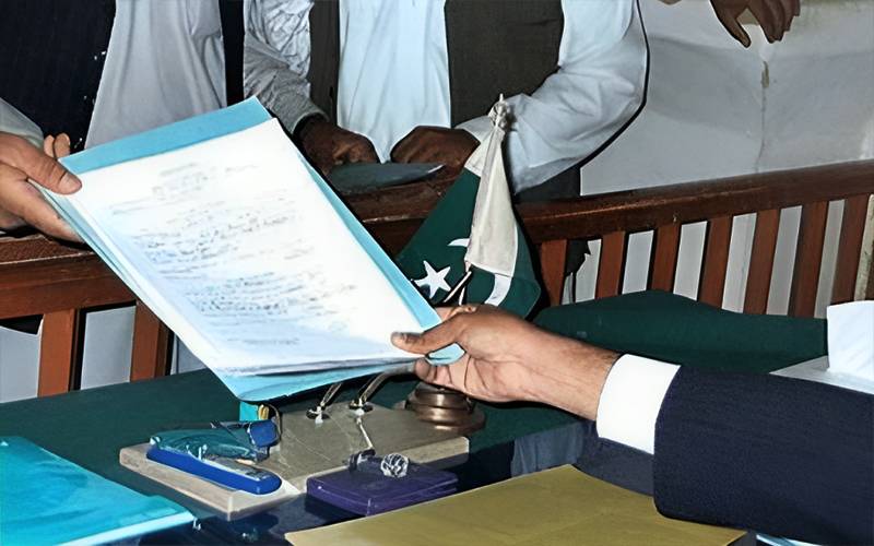 عام انتخابات :کاغذات نامزدگی وصول اور جمع کرانے کا دوسرا روز،کون کہاں سے الیکشن لڑے گا؟