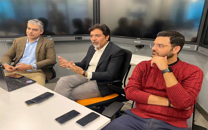 جدید ٹیکنالوجی اپنانے سے معاشی اعشاریوں میں بہتری اور جی ڈی پی میں نمایاں اضافہ ہوگا، ثاقب احمد