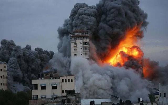اسرائیلی فورسز نے نئے سال کے آغاز کے ساتھ ہی غزہ پر فلسطینیوں پر بمباری کردی، جس کے نتیجے میں بچوں اور خواتین سمیت مزید 100 فلسطینی شہید ہوگئے۔