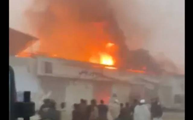 اسلام آباد کے سیکٹر آئی الیون میں لکڑی کے گودام میں اچانک آگ بھڑک اٹھی، آگ نے  پانچ دکانوں کو بھی  اپنی لپیٹ میں لے لیا۔ 