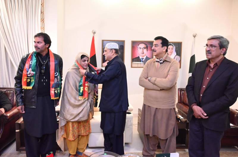 پاکستان مسلم لیگ (ن)کے ٹکٹ ہولڈر سمیت متعدد رہنماؤں کا پیپلز پارٹی میں شمولیت کا اعلان 
