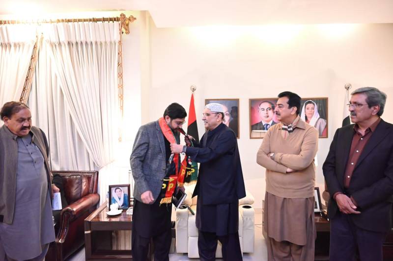 پاکستان مسلم لیگ (ن)کے ٹکٹ ہولڈر سمیت متعدد رہنماؤں کا پیپلز پارٹی میں شمولیت کا اعلان 