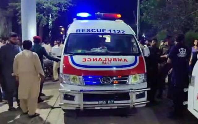 لسبیلہ میں مسافر بس کو حادثہ پیش آ گیا جس کے نتیجے میں 2 افراد جاں بحق جبکہ 10 زخمی ہو گئے ہیں۔