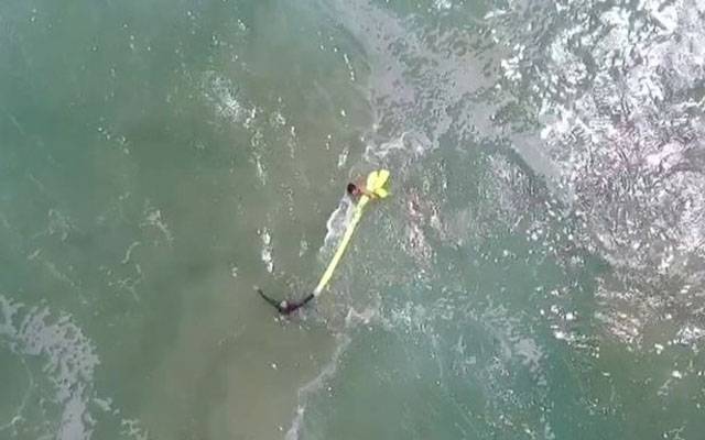 وہ گھڑی جس نے نوجوان کو گہرے سمندر میں ڈوبنے سے بچا لیا